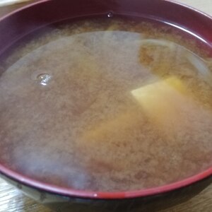 豆腐と玉ねぎのお味噌汁(赤だし)